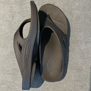 Oofos Original size 12 black